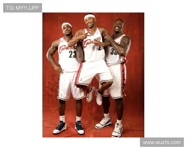 詹姆斯与足球明星同框合影展现运动员友谊与激情的精彩瞬间