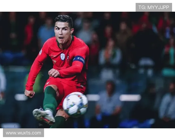 独特风格与魅力并存的足球明星们展现个性化的运动之路 独特风格与魅力并存的足球明星们展现个性化的运动之路